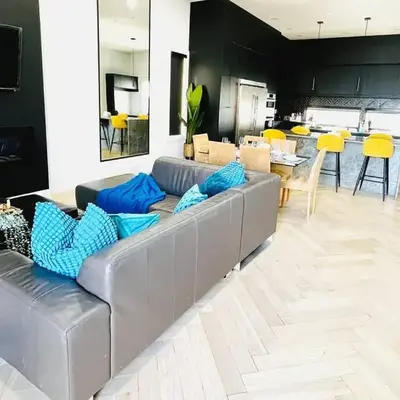 Stunning 3BR Luxury Home N/Edm*2 king beds*