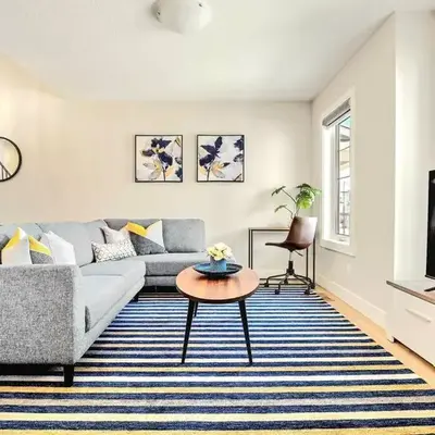 Stylish 3BR Townhouse by Airport