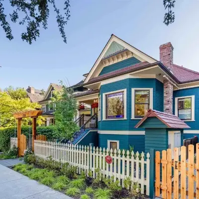 A Gentle Hideaway in the Urban Forest WEST END downtown Vancouver
